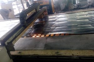 Máy cắt CNC Plasma trong hoạt động sản xuất ống gió