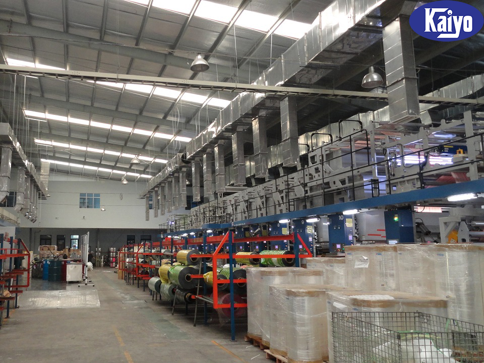 Ống gió vuông được lắp đặt thành một hệ thống đường ống hoàn chỉnh